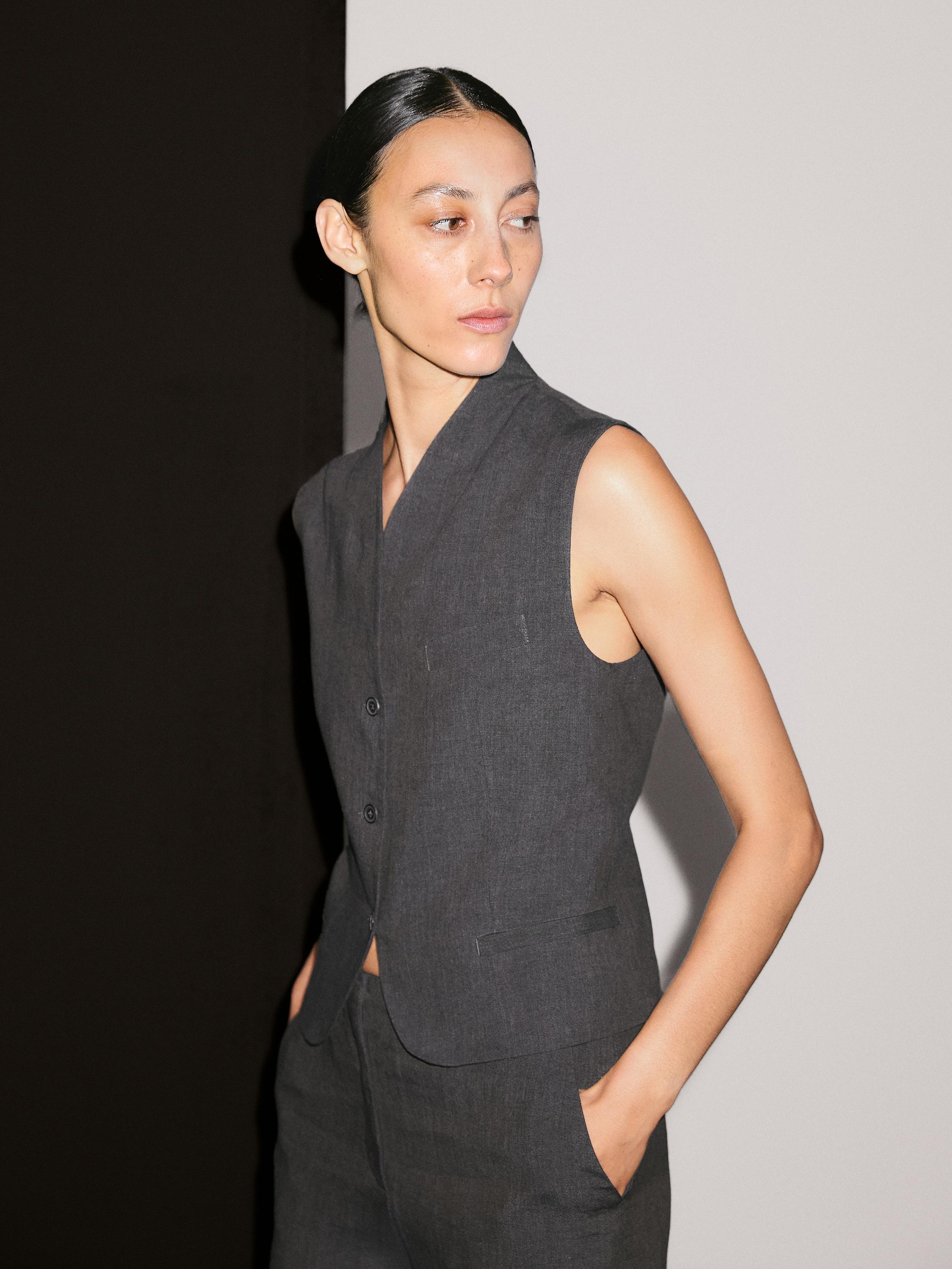 Veste sans manches 100 % lin à col en V